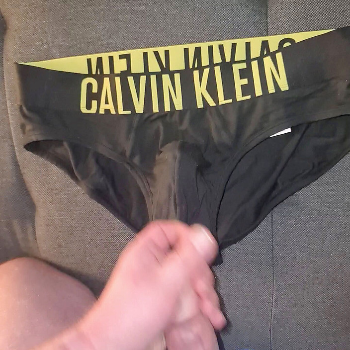 CumShorts: Ondergoed klaarkomen