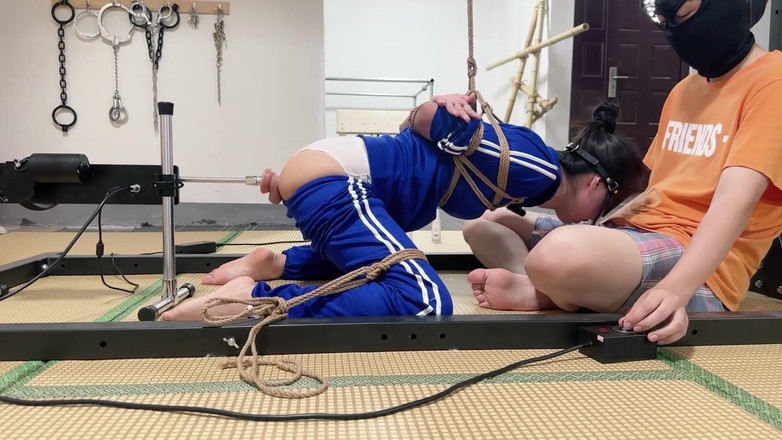 OrangeXXOO: Awek Beruniform Yang Menikmati Keseronokan Mesin Cannon