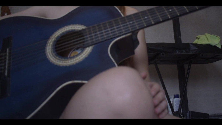 Isis Sun: 밴드에 들어가기 위해 섹스로 돈을 지불하는 음악 소녀는 모든 것을 삼키고 더 많은 것을 요구하기 때문에 자지를 정말 좋아합니다.