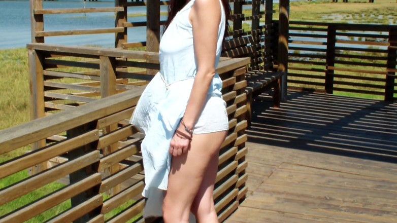 Spaingirl Natalie: Flashing on the street 4