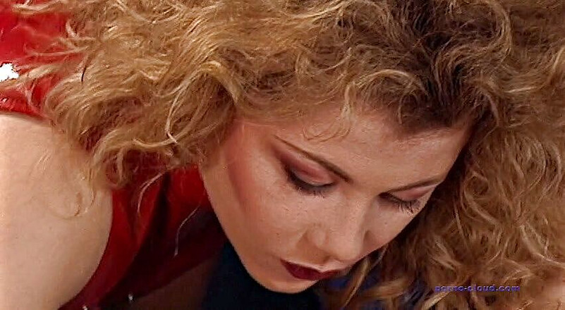 Porno Cloud: Pentru băieți, un spectacol lesbiene cu futai cu pumnul