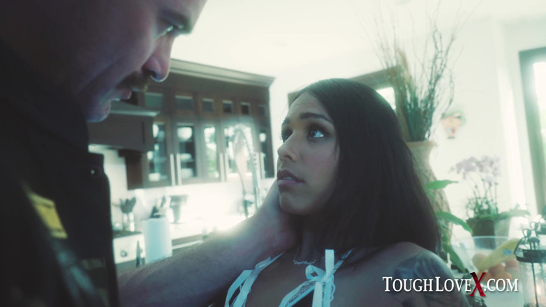 ToughLoveX: शरारती नौकरानी camila cortez अनुशासित हो जाती है