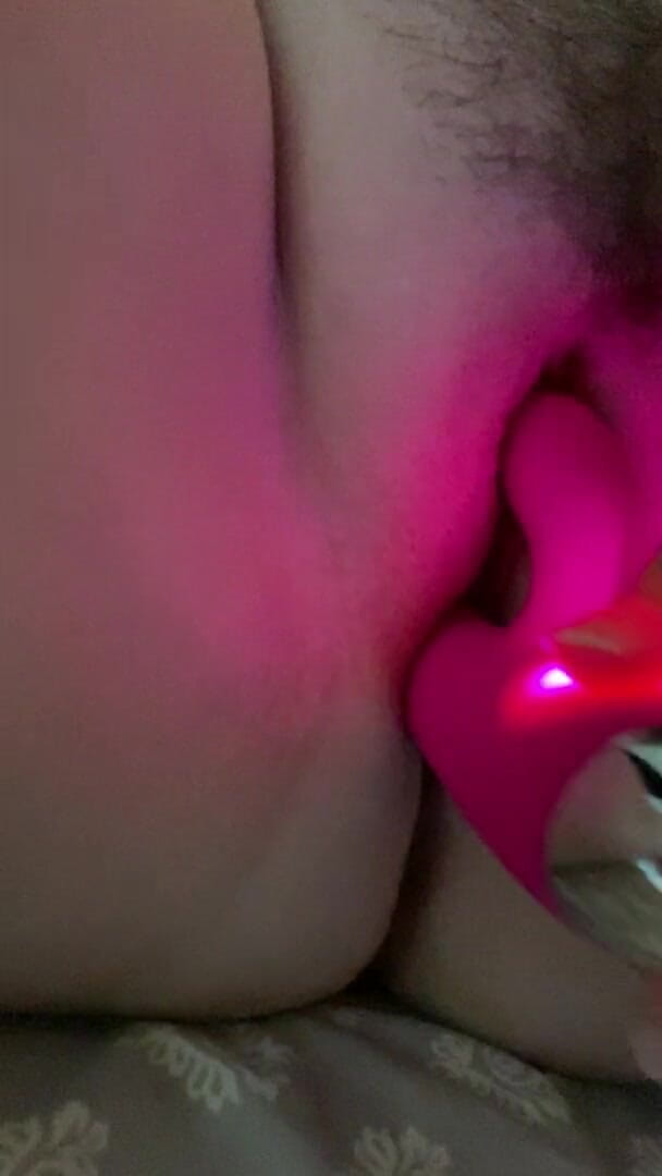 Hotwife0333: Šukám kundičku vibrátorem