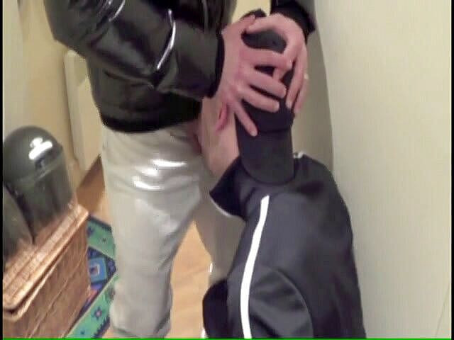 Sneaker gay: Arabscy frajerzy zerżnięci w jogging