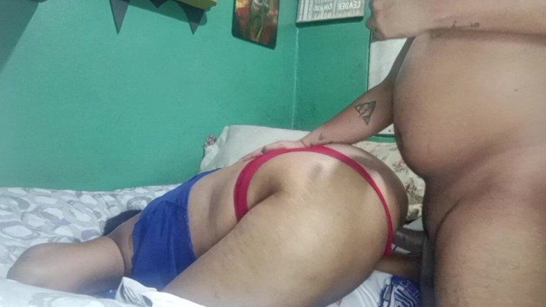 BigassMILF40: Vecinul meu îmi suge fundul, apoi mă fute