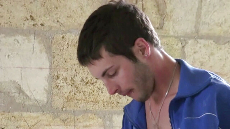 Gaybareback: Masum ikiz futbol koçunun büyük yarağıyla sikiliyor