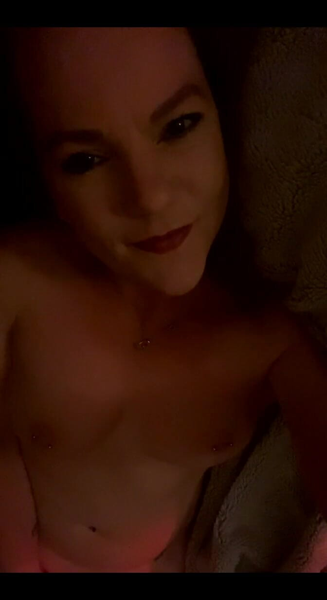 Ms Amanda: Playful Mood