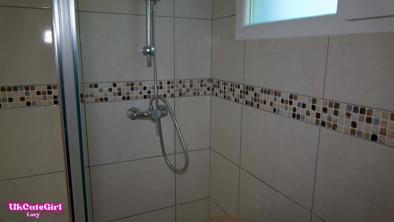 UKCuteGirl Lucy Lauren: Shaving My Muff in the Spanish Shower