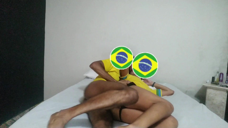 MiguellTrajano: Сусіди дивляться чемпіонат світу і вирішують зайнятися сексом, поки їхніх дружин немає вдома - частина 2