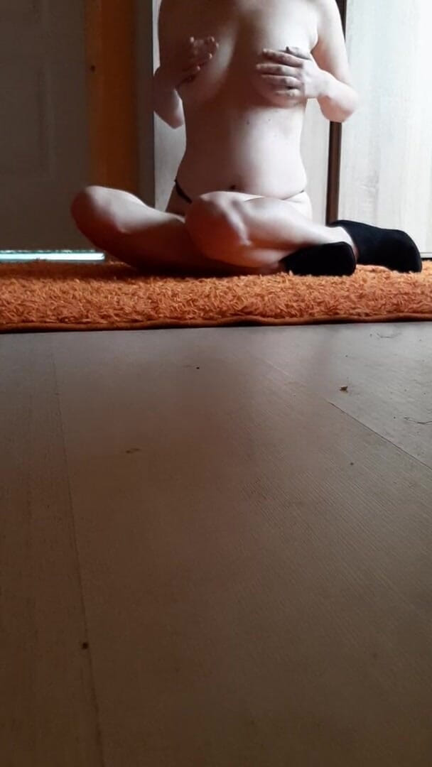 Vjulia41: Caress my body with song