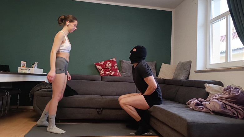 German ballsbusted: Domina testislerimi parçalıyor