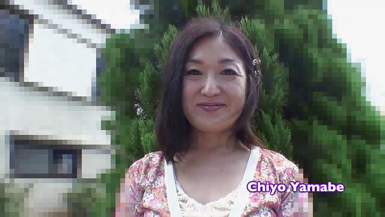 Milf in Love: बालों वाली जापानी चोदने लायक मम्मी - एपिसोड 01