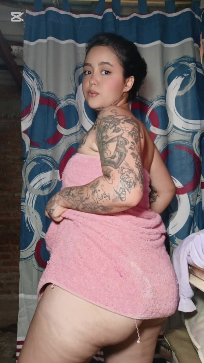 Dalyla: 수건을 입은 에스페란자 고메즈