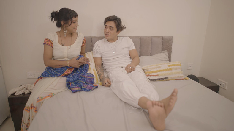 Khiladi69: Při pohledu na sexy služku se Malik stal v náladě...