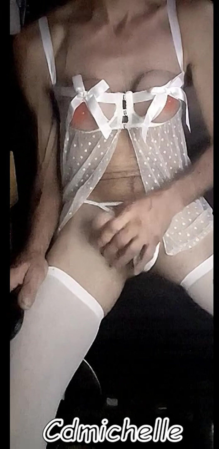 Sexy crossdresser wearing lingerie everything sexy: Cdmichelleがセクシーな白いランジェリーを着ています