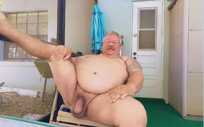 Hand-Free-Daddy-Chub: 毛茸茸的霍比特人脚在浴缸里射精