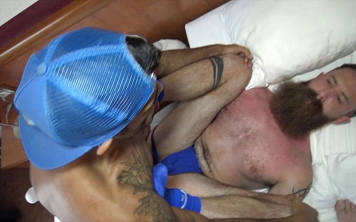 Gaybareback: Gordita peluda follada a pelo por Leon XXL