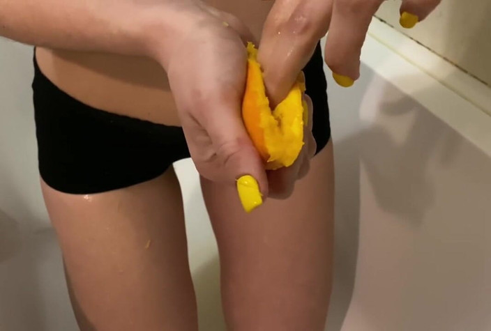 Monnycka: Cơ thể tôi như nước cam
