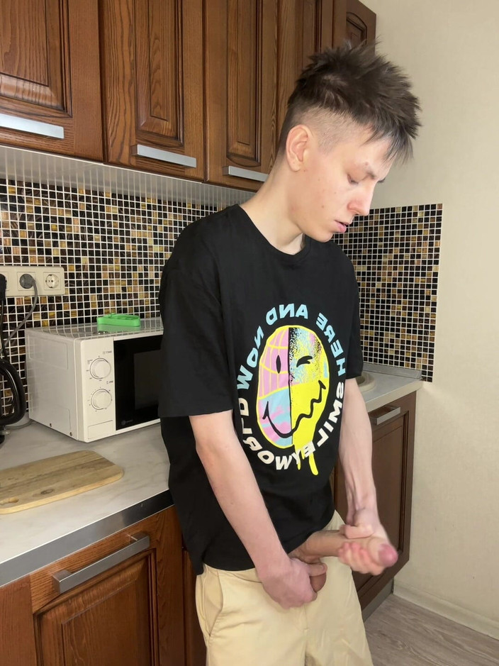 Morflot24: Junges twink sprudelt sperma-freude