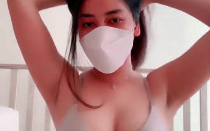 Chinita Wife: Cewek hot ini lagi asik menggoda dan pamer aduhainya