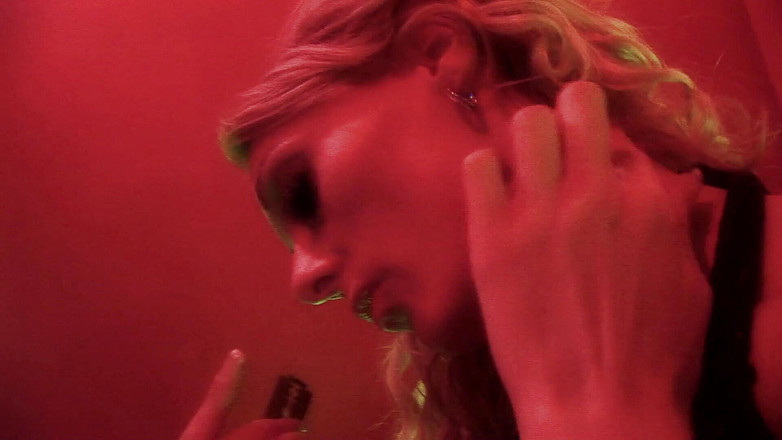 CBD Media: 两个大奶子出轨mil fs和他们的老板玩3P。