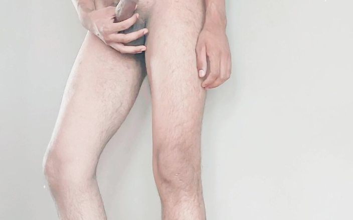 Tani: Teen masturbiert in der waschküche