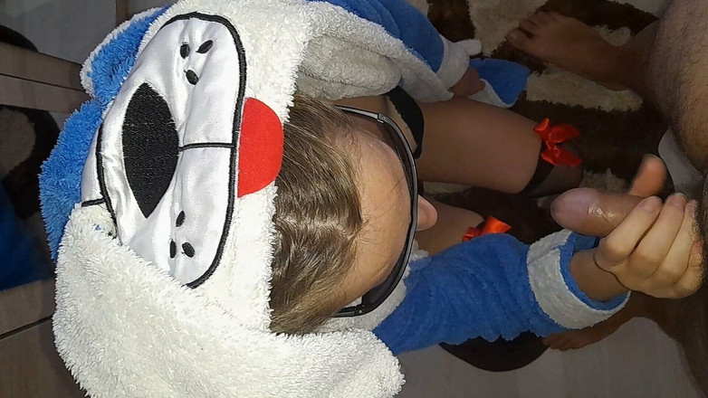 Audrey: Üvey erkek kardeşim bana emmeyi öğretiyor - İspanyolca porno