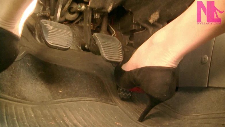 Nyllady: Soft Driving in Suede Black Classic Louboutins