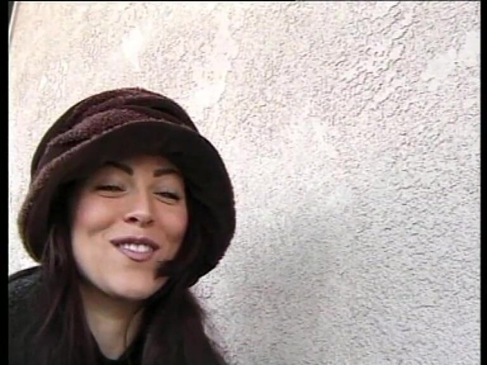 Italian Vintage Porn: Hete brunette in haar kont geneukt door twee jongens in...