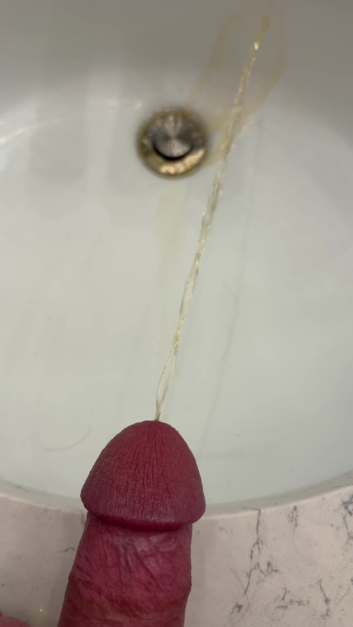 Tatted Daddy: Sink Pisss in Slow Motion