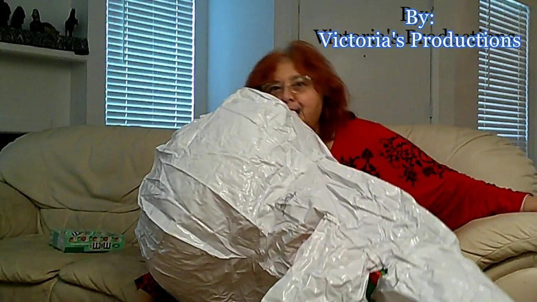 BBW nurse Vicki adventures with friends: Gordas Maduras Ruivas Enfermeira Vicki Chupa Boneco De Neve Inflável...