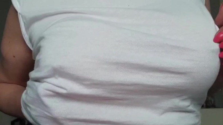 Aqua Pola: Bradavky orgasmus a chlazení smáčením mého trička