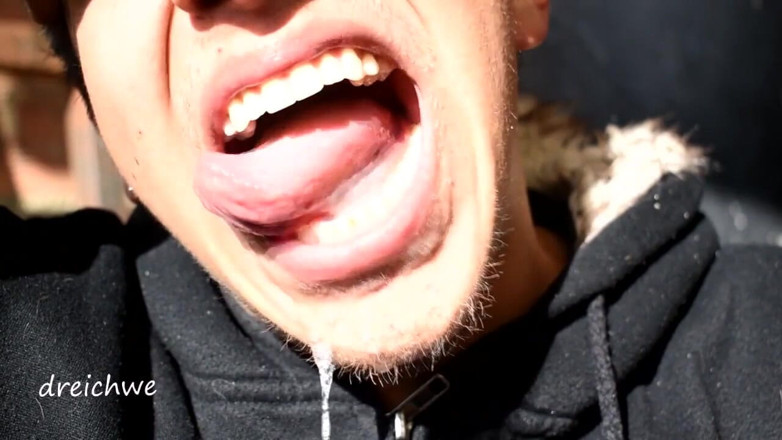 Dreichwe: Tongue game