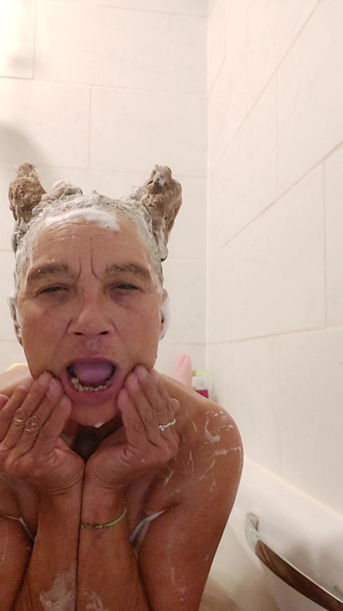 blackberrymilf: Bath Time