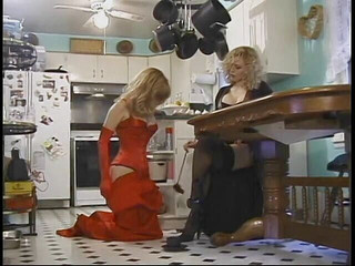 Tirrany Girls: Sexy lesbické zrůdy si navzájem lízají a šukají pěkné zadky