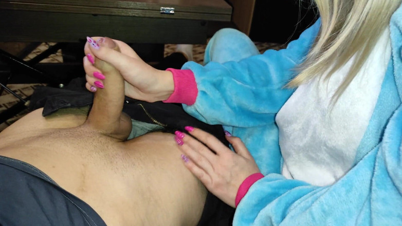 Taboo Room: 유니콘 파자마의 배다른 여동생, 의붓형제의 대물 자지를 입에 대고