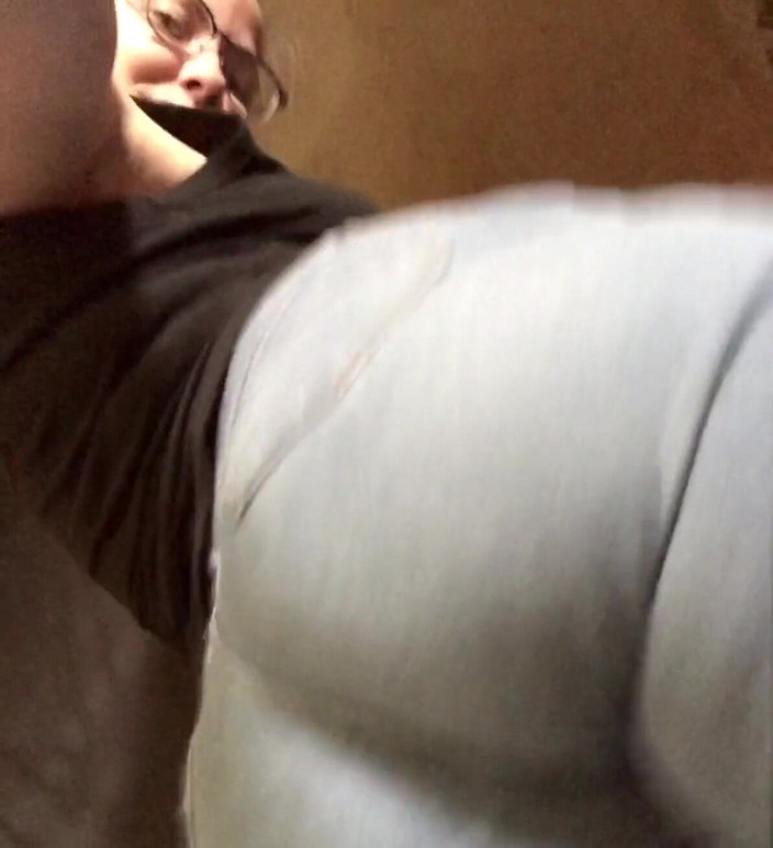 AdalynnX: 穿着牛仔裤的屁股