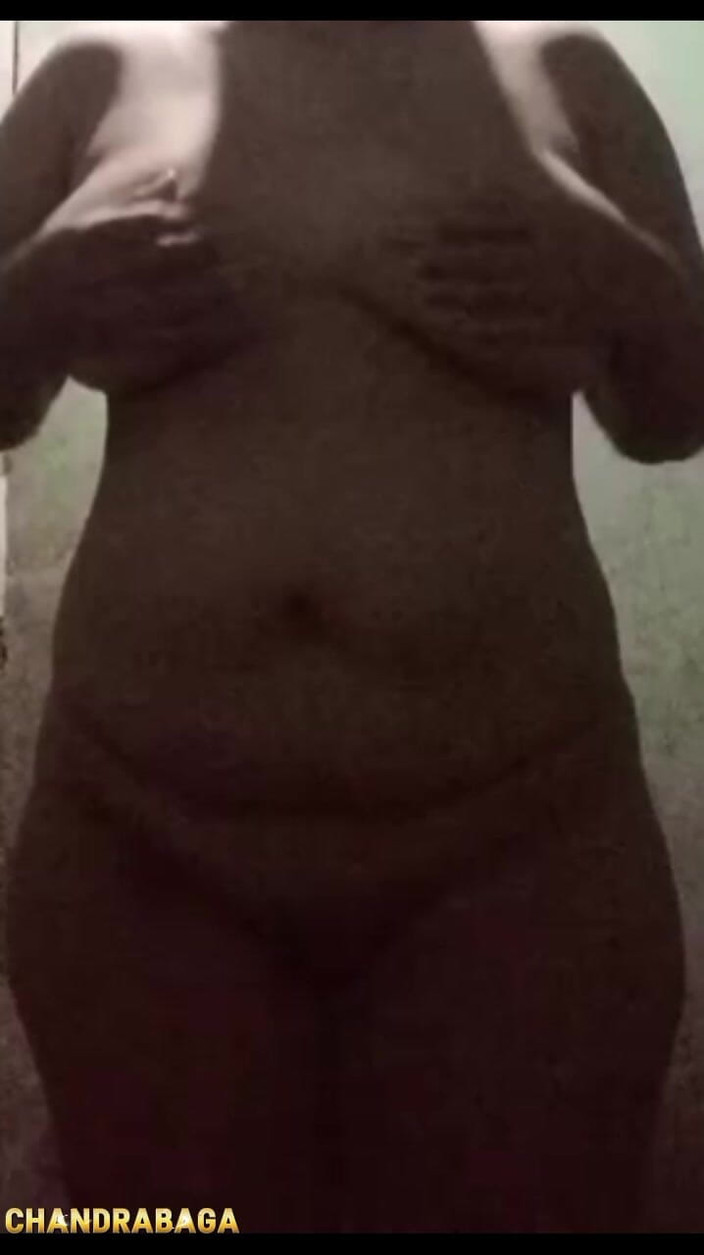 Claraidn: आओ, बेबी, मेरे स्तनों को निचोड़ो और उसका चूसना