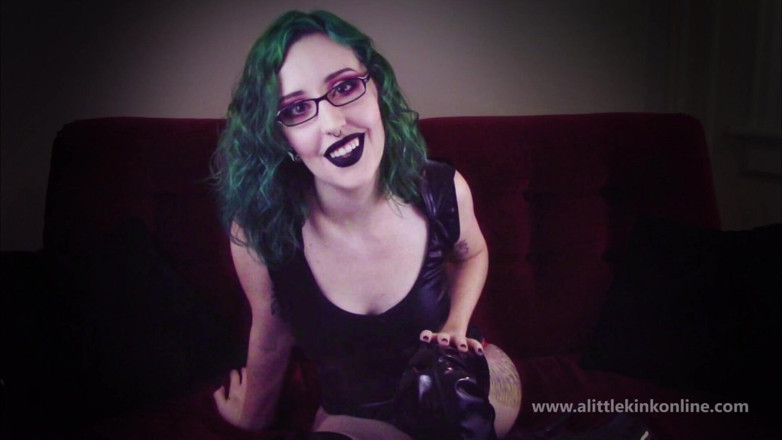 Miss Faith Rae: Mesmerizing mantras for true worshipers