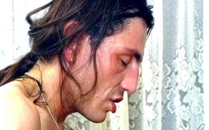 Hardcore German Club: Bữa tiệc swinger hoàn hảo với gái điếm Đức