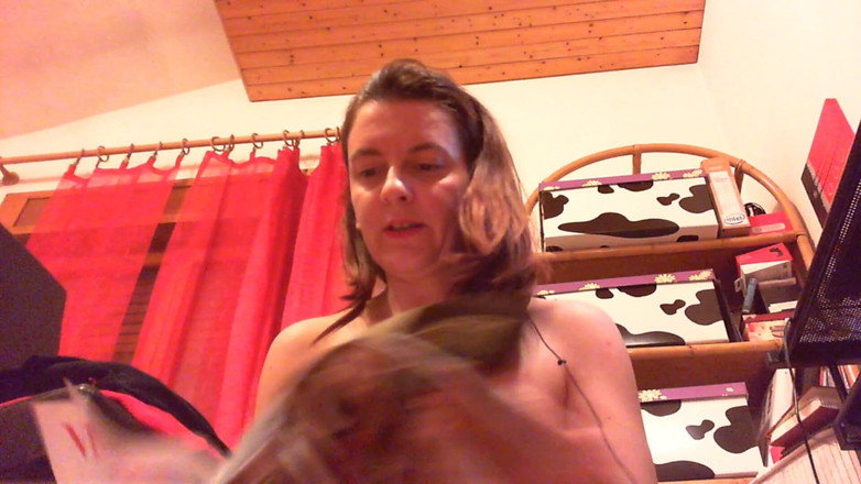 Nicoletta Embassi: 아름다운 모델에서 자위하고 굴욕을 당하는 Nicoletta! 변 태!