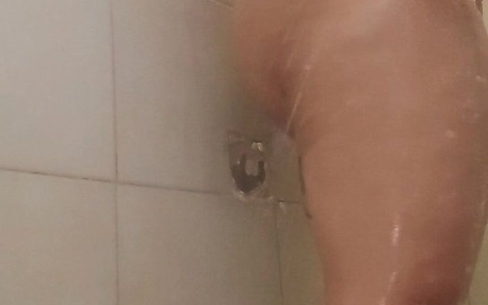 Dory Smith: Me ajude no chuveiro