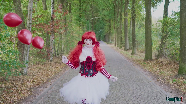 Cumbizz: Holandská halloweenská teenagerka polyká každou nálož spermatu