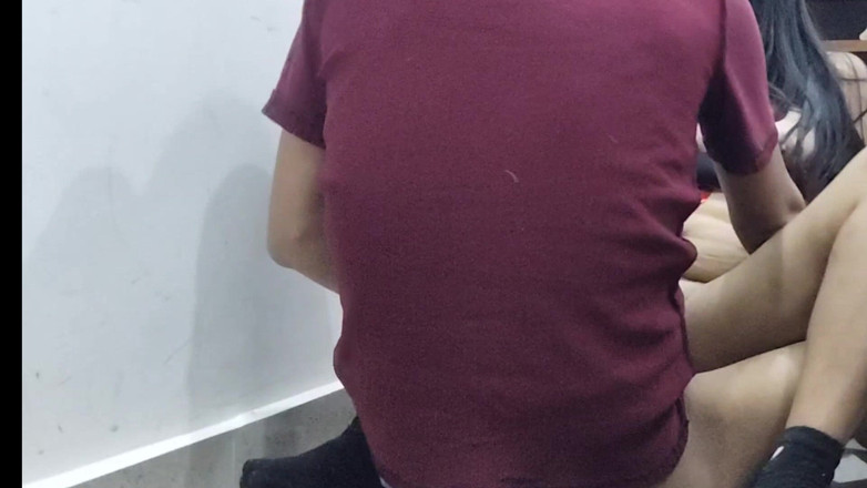 Sudipdhal1: Genç üvey erkek kardeş evli kadın çıplak otel odasında sikişirken eğlendim