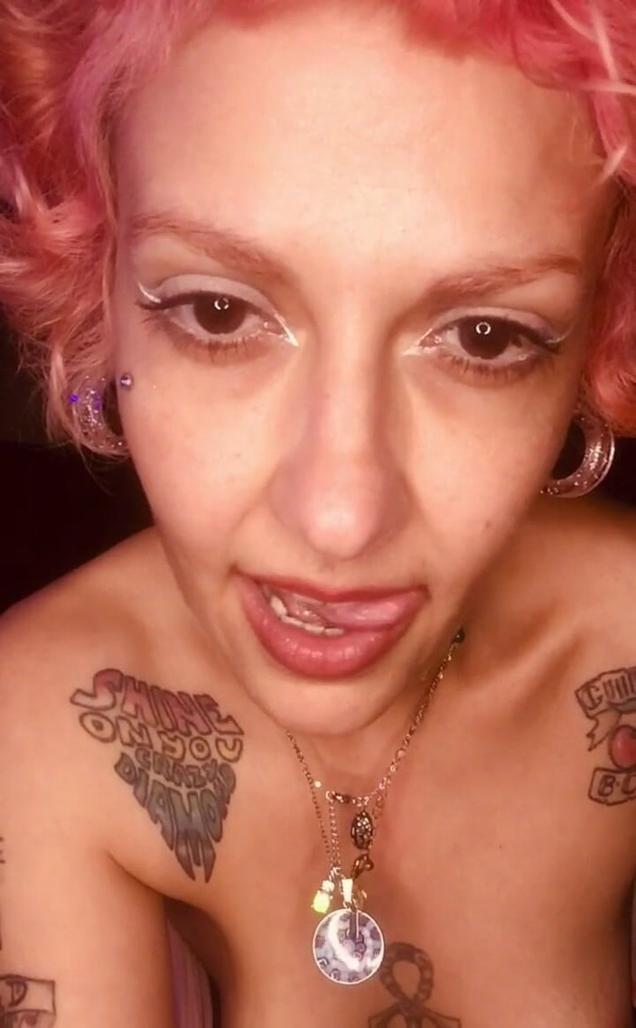 MariLou Moreira: Подивіться, як я торкаюся себе