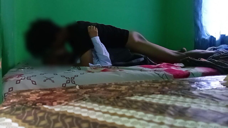 Famly sex: 자신의 교사 방에서 히잡을 쓴 바이럴 학생