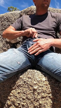 Sborra su un'escursione di jeans bagnati con me