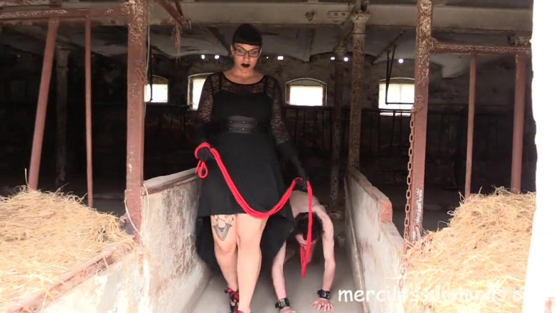 Merciless Dominas: เท้าสตรอว์เบอร์รี่