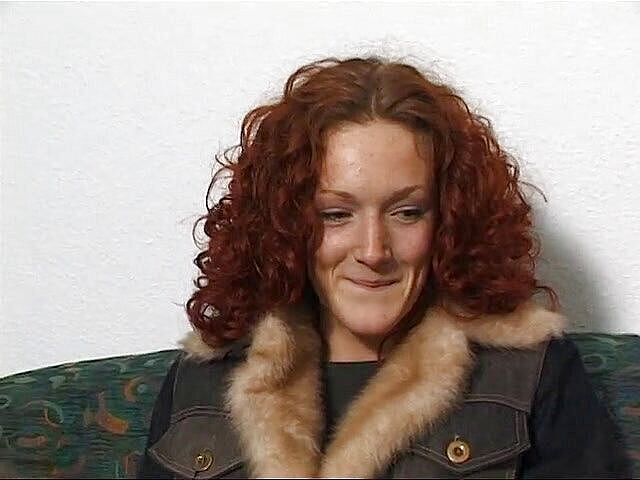 Lucky Wankerz: Söt rödhårig fingrar hennes kärlekshål