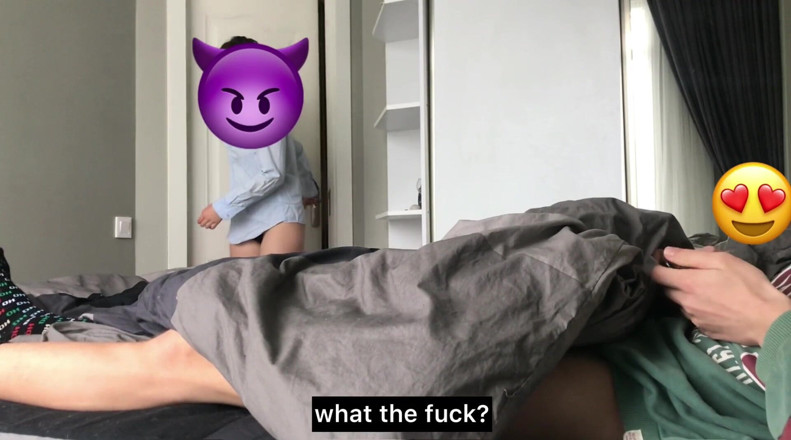 Good_view: Stepsister caught stepbrother jerking off